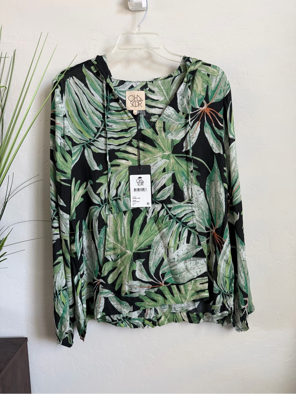 Chaser Palm Print Hooded Top NWT Medium Tropical Resort Lightweight Viscose
